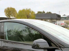 Tesla Model Y в Остине без контролера в машине. (Источник изображения: Mandablorian/X)