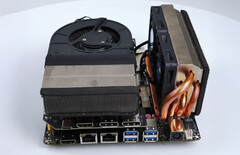 Модель FA65G оснащена специальными кулерами для CPU и GPU и редким графическим процессором MXM. (Источник изображения: 小明白 на Youtube)