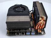 Модель FA65G оснащена специальными кулерами для CPU и GPU и редким графическим процессором MXM. (Источник изображения: 小明白 на Youtube)