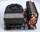 Модель FA65G оснащена специальными кулерами для CPU и GPU и редким графическим процессором MXM. (Источник изображения: 小明白 на Youtube)