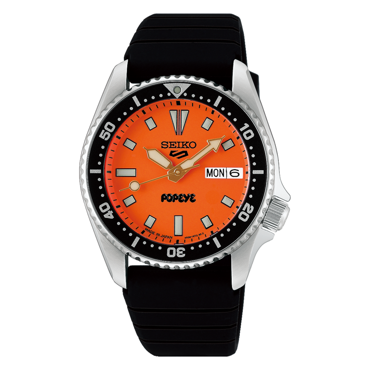 Вид спереди модели Seiko 5 Sports x Popeye HDB013 с оранжевым циферблатом и чёрным вращающимся безелем,
