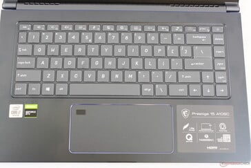 Раскладка клавиатуры во многом схожа с MSI GS65