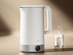 Чайник Xiaomi Mijia Constant Temperature Kettle 3 Pro (на фото) уже поступил в продажу в Китае. (Источник изображения: Xiaomi)