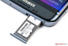 Galaxy S7 Edge. Устанавливаем карту памяти и карту SIM