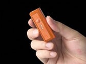 Oknife MK немного меньше зажигалки BIC.
