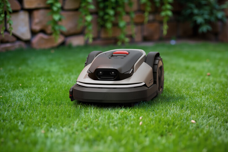 Робот-газонокосилка Roborock RockMow S1. (Источник изображения: Roborock)