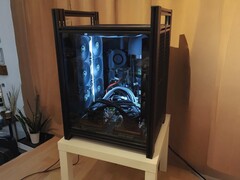 Разработчику искусственного интеллекта Дэвиду Ноэлю удалось создать ИИ-монстра с двумя суперчипами Nvidia Grace-Hopper всего за $8 тыс. (Источник изображения: David Noel Ng, отредактировано)