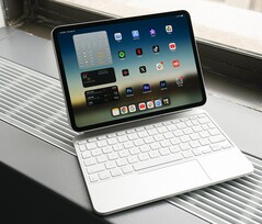 Appleскладной планшет может быть почти таким же большим, как два iPad Pro, стоящих бок о бок. На фото - iPad Pro M4 (Источник изображения: ZDNet)