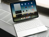 Appleскладной планшет может быть почти таким же большим, как два iPad Pro, стоящих бок о бок. На фото - iPad Pro M4 (Источник изображения: ZDNet)