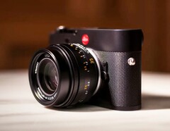 Leica Noctilux-M 1.2/35 ASPH. очень компактная, но относительно тяжелая (Источник изображения: Leica)