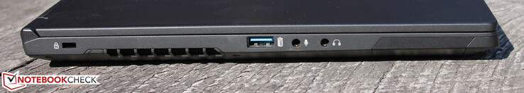 Правая сторона: USB Type-A 3.1 Gen 2, выход на наушники, микрофонный вход