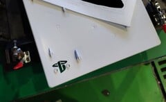 Боковые панели PS5 оказались съемными (Изображение: A9VG)