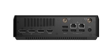 Имеются два порта быстрого Ethernet (Источник изображения: Zotac)
