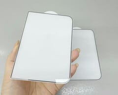 В сеть просочились изображения защитной плёнки для экрана iPhone Ultra.