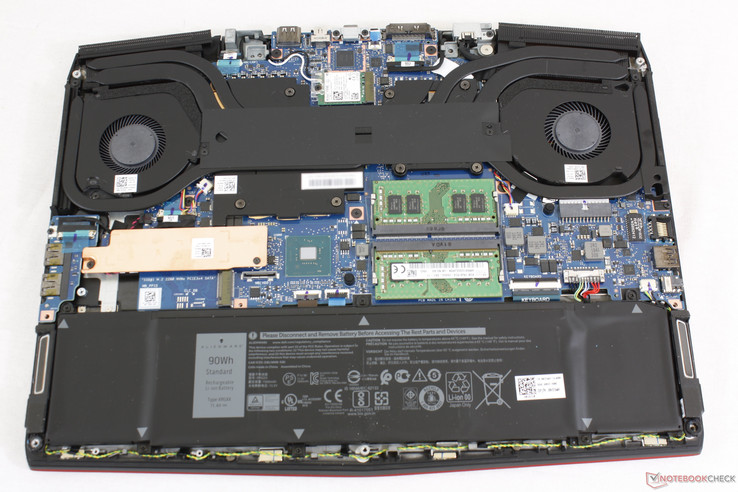 Купить Ноутбук Dell Alienware 15 A15-8406