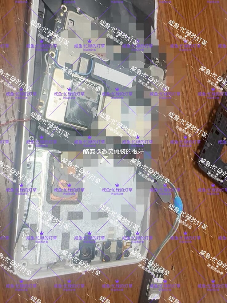 Материнская плата QRD8975, расположенная над самой платой QRD