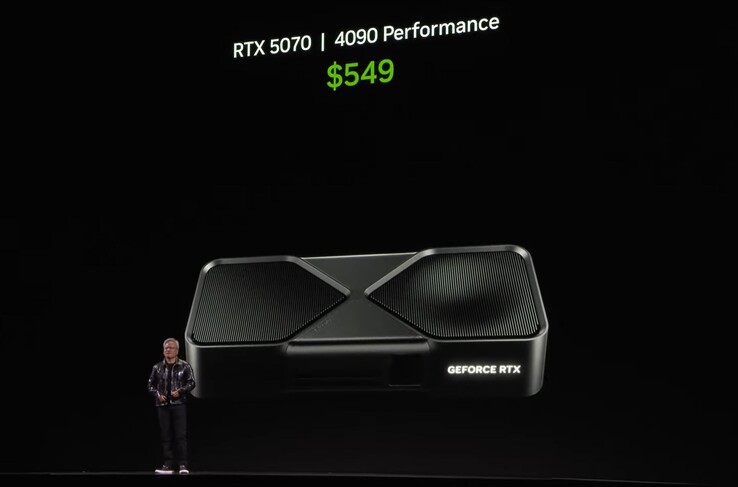 Дженсен Хуанг показывает RTX 5070 с производительностью RTX 4090. (Источник изображения: Nvidia)
