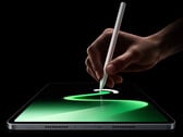 Планшет Pad 9 обеспечивает полноценную поддержку стилуса и клавиатуры. На фотографии: планшет с стилусом Focus Stylus Pro 12.