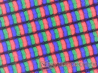 Матовая панель немного более зернистая, чем глянцевая