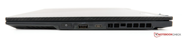 Правая сторона: клавиша включения, USB 3.2 Gen 2 Type-A, USB 3.2 Gen 2 Type-C + DisplayPort/Power Delivery, вентиляционная решетка