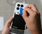 Батарею Fairphone 6 особенно легко заменить. (Источник изображения: iFixit)