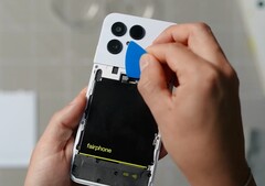 Батарею Fairphone 6 особенно легко заменить. (Источник изображения: iFixit)