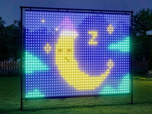 Govee Lightwall на открытом воздухе на лужайке