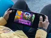 Срок действия набора «Squad Goals» истечет 31 июля 2026 года. На изображении: Steam Deck с обложкой данного набора.