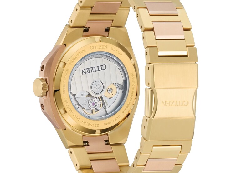 Прозрачная задняя крышка демонстрирует внутренний механизм Citizen Caliber 9051. 