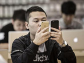 У Apple не получается конкурировать с менее дорогими китайскими смартфонами средней ценовой категории. (Изображение: CNBC)