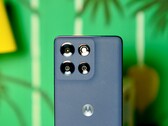 Motorola Moto G86 Power имеет огромный аккумулятор и очень яркий экран. (Источник изображения: Notebookcheck)