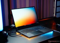 Asus ROG Strix Scar 18 оснащен гигантским мини-светодиодным дисплеем с частотой 240 Гц (Источник изображения: Notebookcheck)