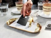 Компания Samsung представляет свою новую карту Galaxy Card.