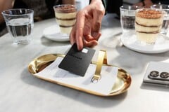 Компания Samsung представляет свою новую карту Galaxy Card.