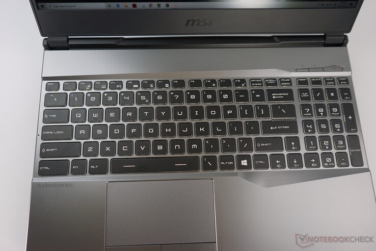 Старая знакомая клавиатура от Steelseries с RGB-подсветкой