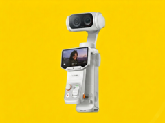 На съемном пульте Insta360 Luna Ultra расположен OLED-экран.