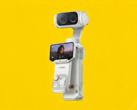 На съемном пульте Insta360 Luna Ultra расположен OLED-экран.