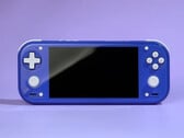 RG 55G1 имеет дизайн, напоминающий Switch Lite. На фотографии: портативная игровая консоль цвета «Индиго».