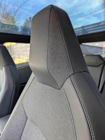 обивка сидений 2026 Cybertruck AWD.