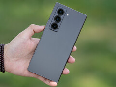 Модель Galaxy Z Fold Special Edition на данный момент является самой тонкой складной моделью Samsung. (Источник изображения: Fenibook)