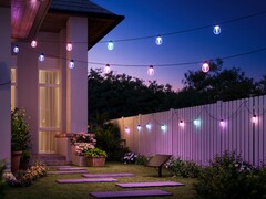 Govee Outdoor Solar String Lights на заднем дворе