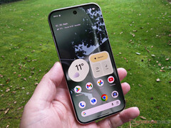Серия Google Pixel 11 будет оснащена более яркими дисплеями. На снимке: передняя панель Pixel 10 XL.