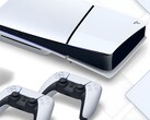 Консоль PS5 показана с двумя контроллерами (Источник изображения: Sony Interactive Entertainment с правками)