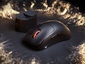 SteelSeries Rival Pro (на фото) имеет эргономичную форму.