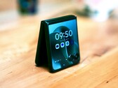 Шикарный и гибкий: Motorola Razr 60 Ultra. (Источник изображения: Florian Schmitt/Notebookcheck)