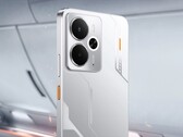 Realme 14 5G имеет дизайн в стиле меха с оранжевыми цветовыми акцентами. (Источник изображения: Realme)