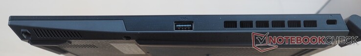 Правая сторона: USB-A 3.2 Gen1, слот замка Kensington