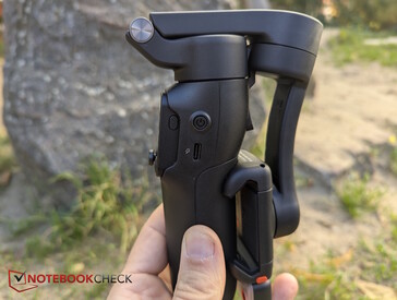 Кнопка питания и порт для зарядки USB-C