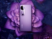Даже более дешевый Vivo V40 оснащен ярким AMOLED-дисплеем с яркостью 4 500 нит. (Источник изображения: Vivo)