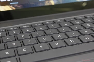 Клавиши ощущаются острее и с большей отдачей, чем клавиши на Precision 5690